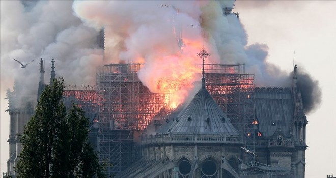 Notre Dame Katedrali'nin restore edilmesi için yaklaşık 1 milyar avro bağıș yapıldı