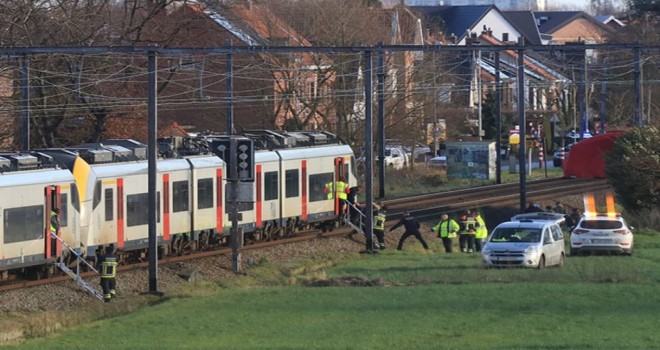 Zwijndrecht'de meydana gelen kazada 400 tren yolcusu tahliye edildi