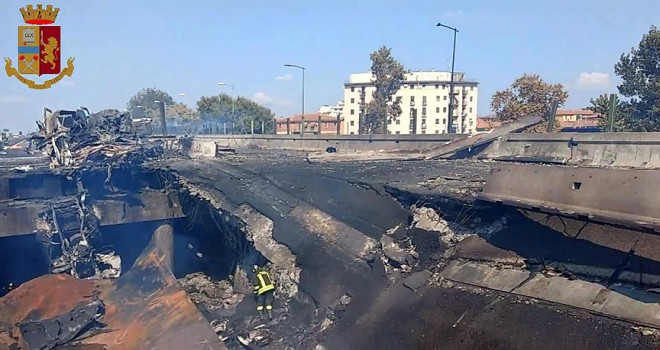 İtalya'da trafik kazası sonrası patlama: 2 ölü, 60 yaralı