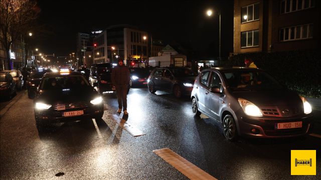 Brüksel'de taksicilerden Uber protestosu