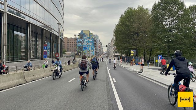 Brüksel sakinleri trafiğe kapatılan yolların keyfini "sürdü"