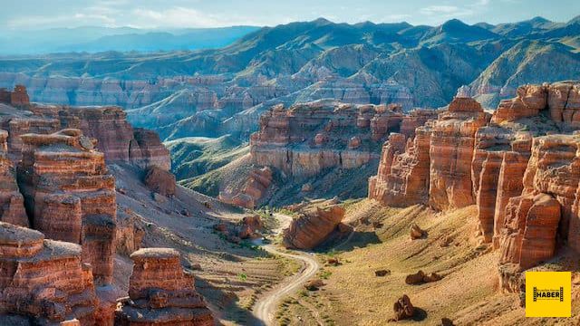 Başkan Kassym-Jomart Tokayev, Kazakistan'ın her bölgesinin çekici turistik mekanlara sahip olduğunu hatırlattı.