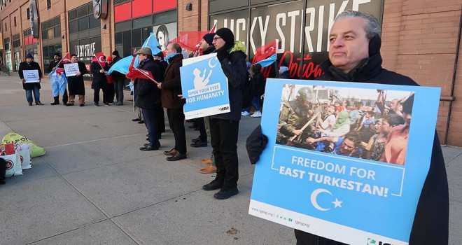 Uygur Türkleri Brüksel'de Çin'i protesto etti