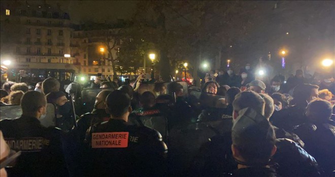 Paris'te polis, kamplarını dağıttığı sığınmacıları sokak sokak kovaladı