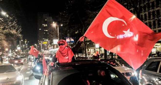 Yarın Rotterdam’da polis şiddetine karşı yürüyüş düzenlenecek