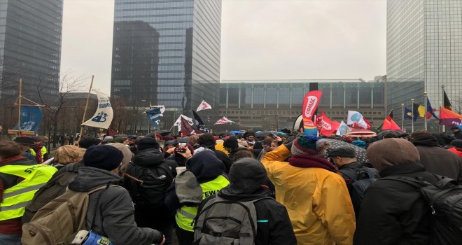 Brüksel'de sığınmacılara destek protestosu