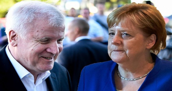 Merkel ve Seehofer, saatler süren göç müzakerelerinden sonra uzlașmayı başardı