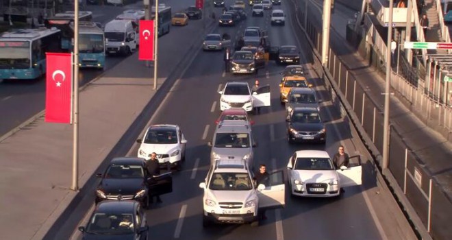 Saat 09:05'te Türkiye'de hayat durdu