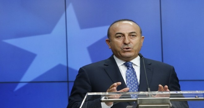 Çavuşoğlu: Daeş'in paçavralarına izin verilmiyorsa, PKK'nın paçavralarına da izin verilmemeli