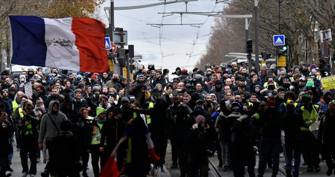 Fransa'da sarı yeleklilerin gösterileri 58. haftasında