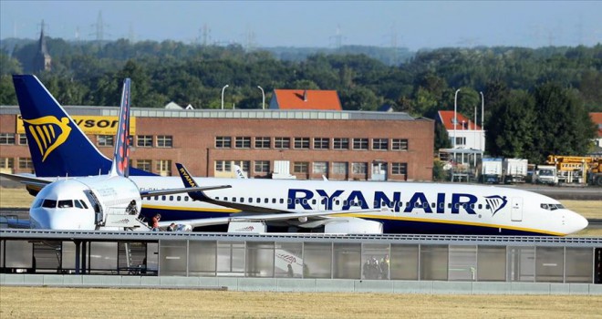 Uçakta el bagajına ek ücret alan Ryanair'e ceza