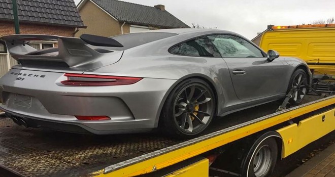 Hollanda'da yeraltı dünyasının pahalı Porsche, Mercedes ve Harley Davidson'lara el konuldu