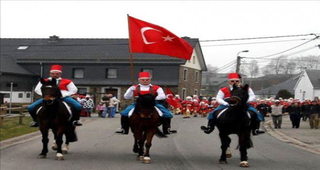 Belçika'nın 'Türk Köyü'nde Karnaval Coşkusu