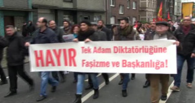 Oberhausen'da 1500 Kişi Yıldırım'ı Protesto Etti