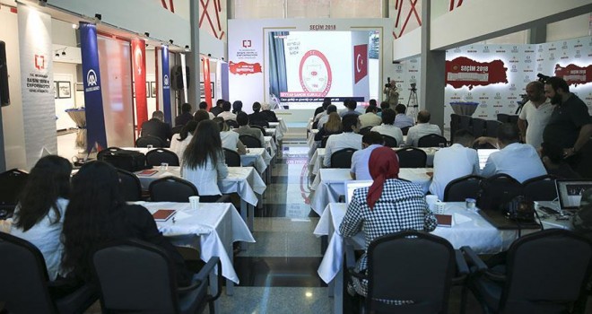 Yabancı gazetecilerden seçimlere yoğun ilgi