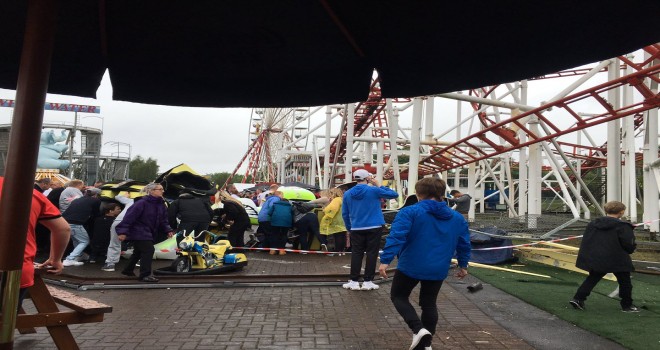 Lunaparkta roller coaster rayından çıktı: 11 yaralı